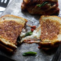 PIZZA MARGHERITA GRILLED CHEESE