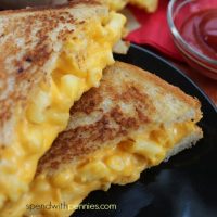 GRILLED MAC ‘N CHEESE SANDWICH