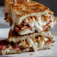 BACON & BRIE GRILLED CHEESE SANDWICH