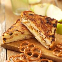 APPLE CINNAMON GRILLED CHEESE