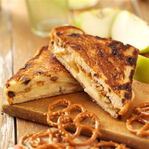 Apple Cinnamon Grilled Cheese