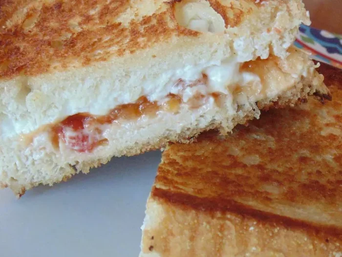 GRILLED GOAT CHEESE AND MANGO CHUTNEY