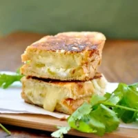 GRILLED CHEESE WITH SHRIMP AND GREEN CHILES